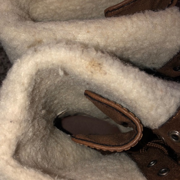 Faux fur boots - Picture 3 of 3